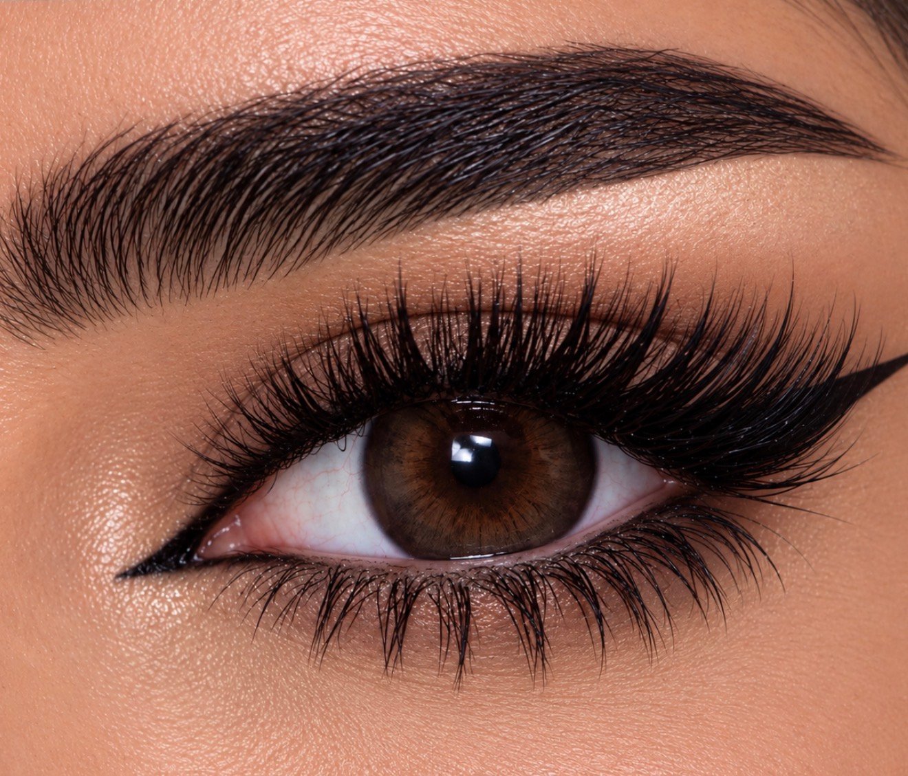 BROWNISH  تكبير العين 